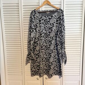LOFT Black and White Floral Long-Sleeve Shift Dress